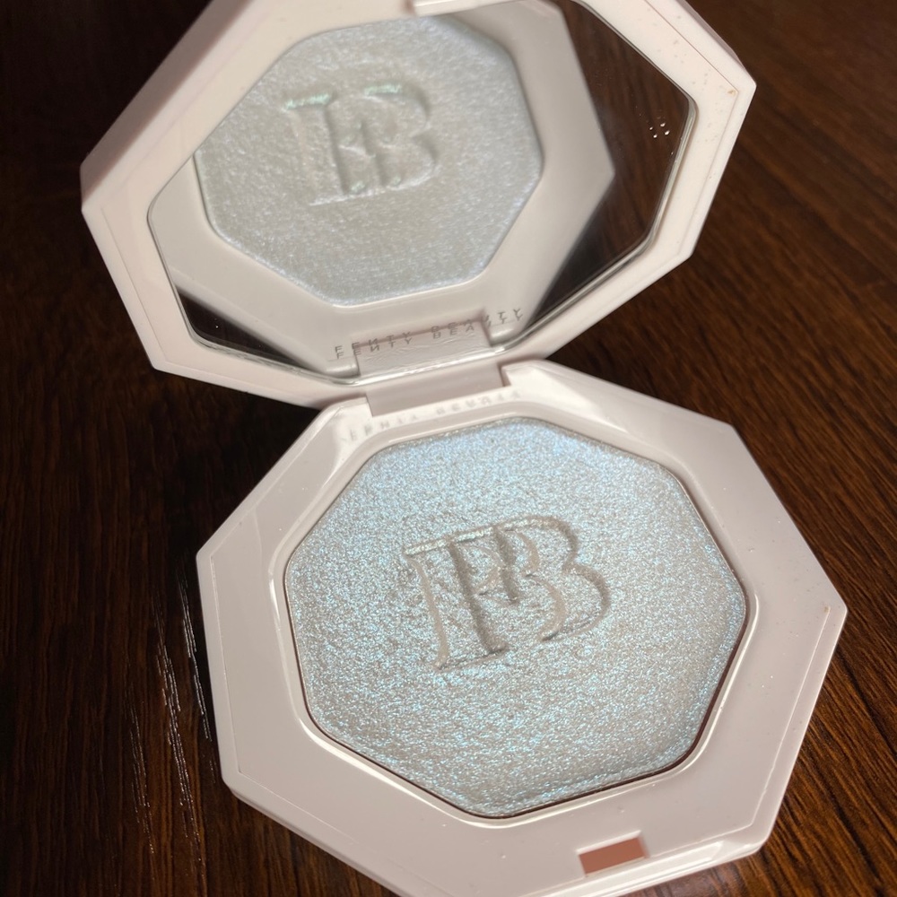Fenty Beauty Highlighter